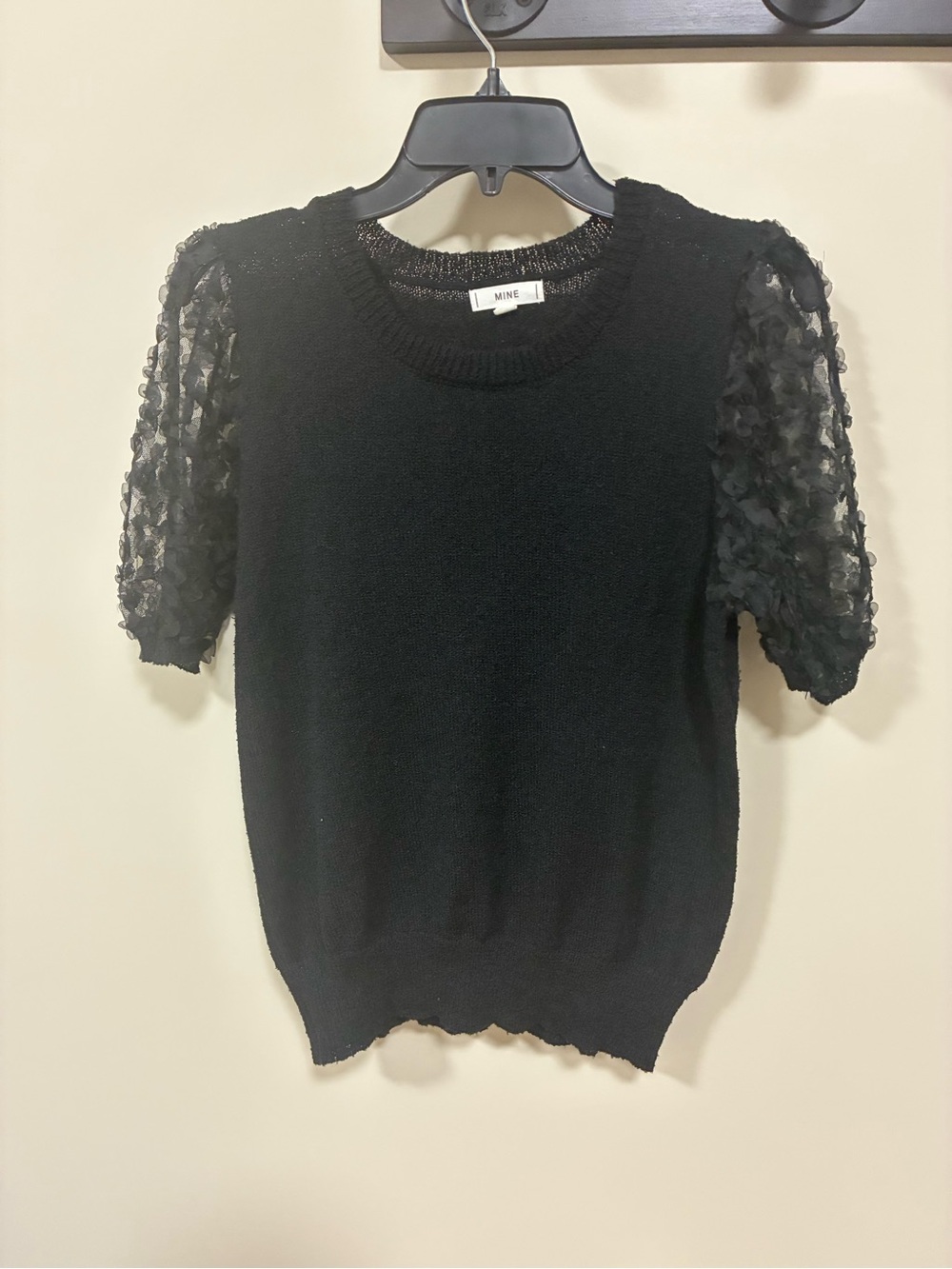Mine shirt sleeve top medium